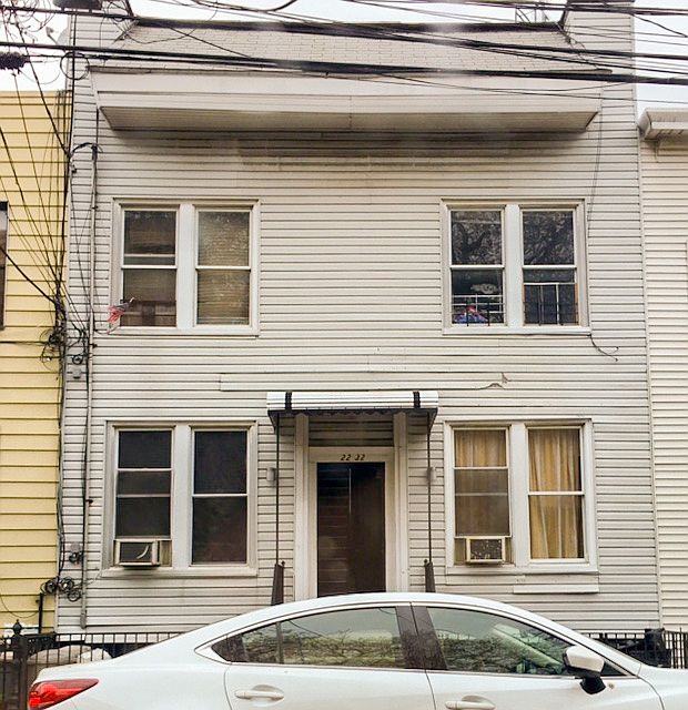 2nd image of 2232 41st St