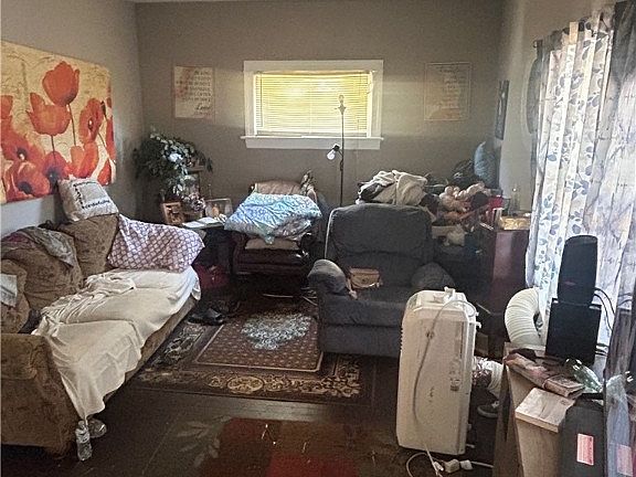 3rd image of 3816 Sackett Ave