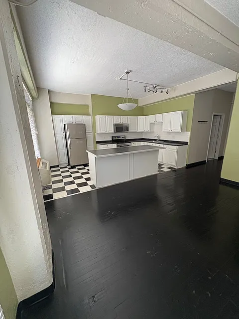 Studio, 1000 sqft, $1,295 — Photo 4