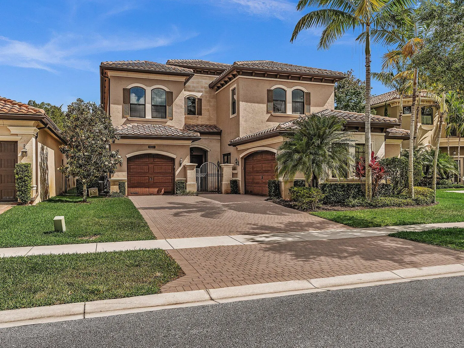 5 bed, 7.5 bath, 5188 sqft, $15,500 — Photo 3