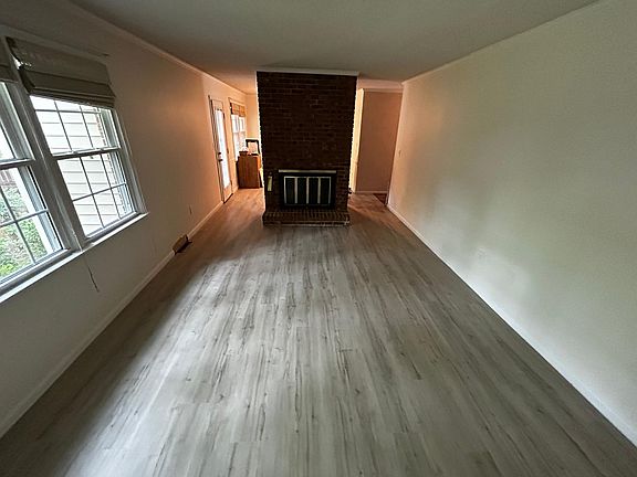 4th image of 900 N Main St Unit 2
