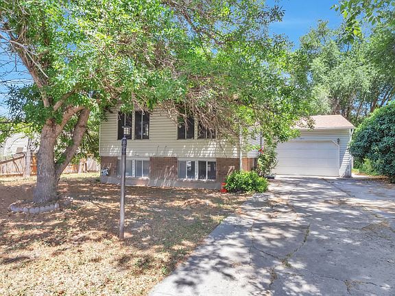 3rd image of 3911 S Lorna Dr