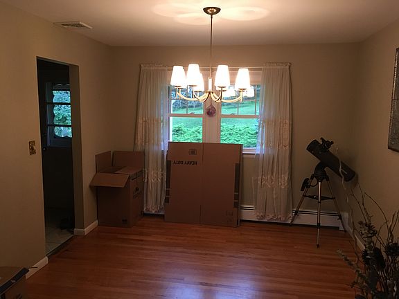 5th image of 61 Virginia Ln