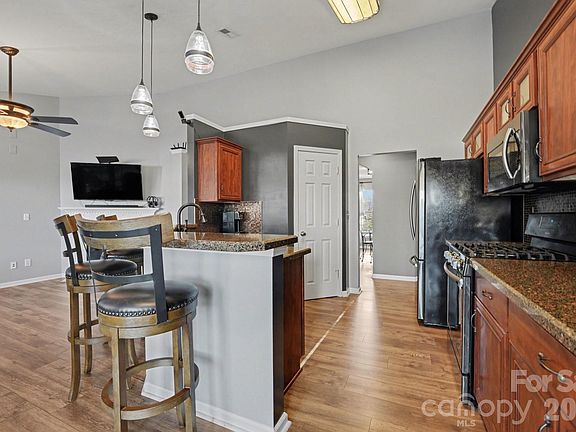4th image of 7238 Sandown Ct