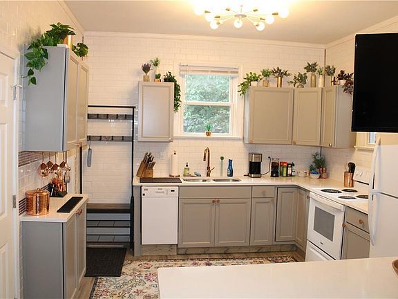 2nd image of 143 W Balview Ave #2