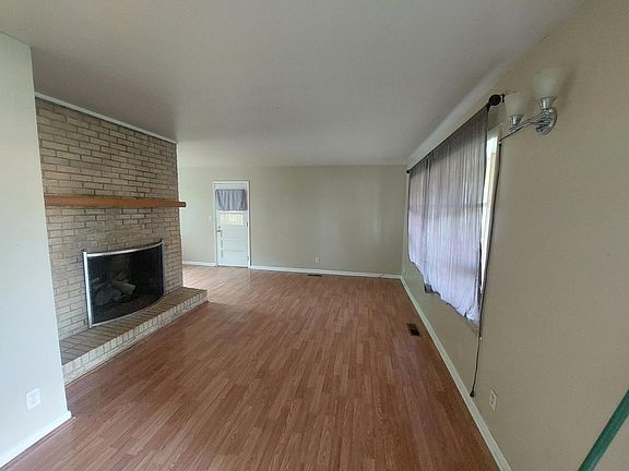 5th image of 11424 Hillwood Dr SE