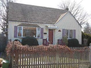 88 Claremont St, Deer Park, NY 11729