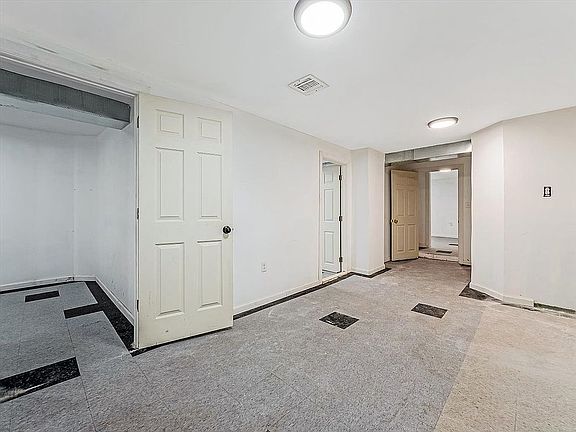 4th image of 10407 Avenue