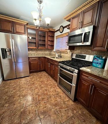 3rd image of 831 Wilcox Ave