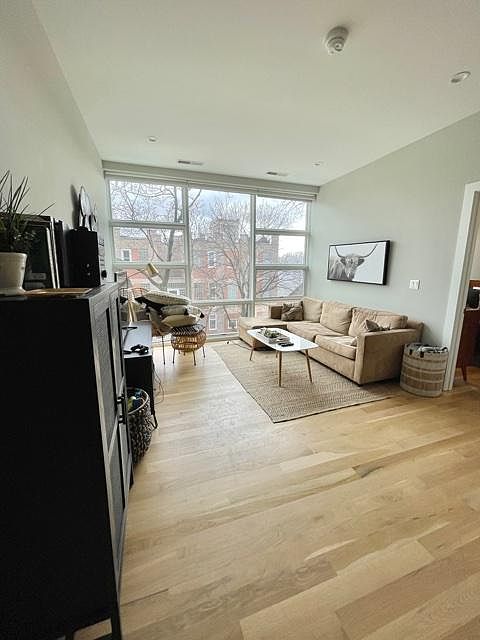 1st image of 3335 N Southport Ave #202