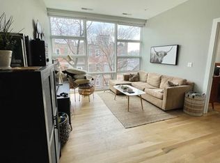 3335 N Southport Ave #202, Chicago, IL 60657