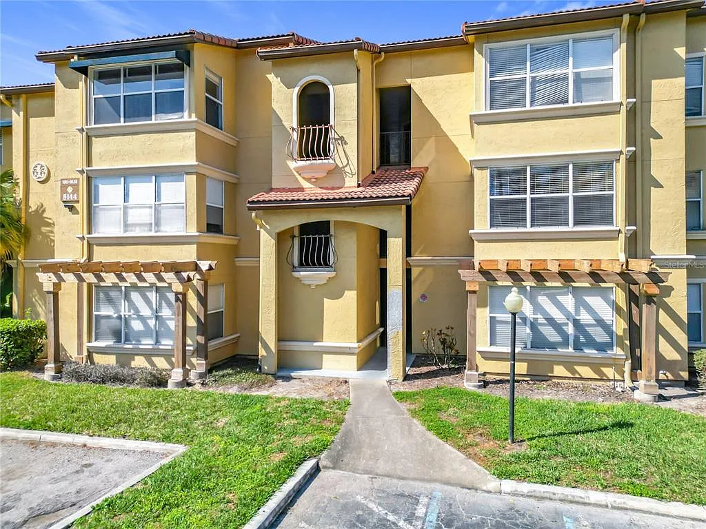 2 bed, 2.0 bath, 1028 sqft, $1,690 — Photo 1