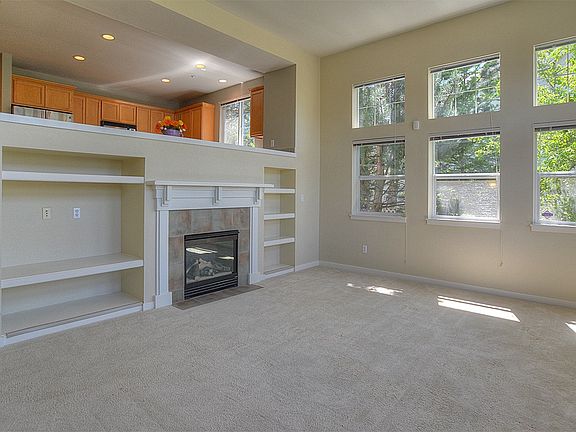 Great room with vaulted ceilings off the kitchen