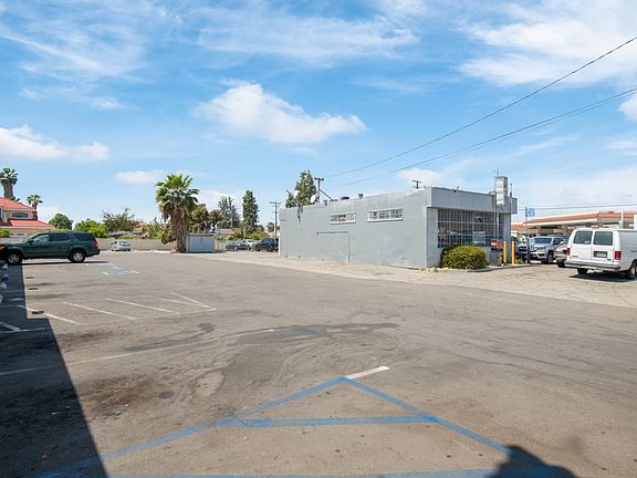 5th image of 3660 Puente Ave