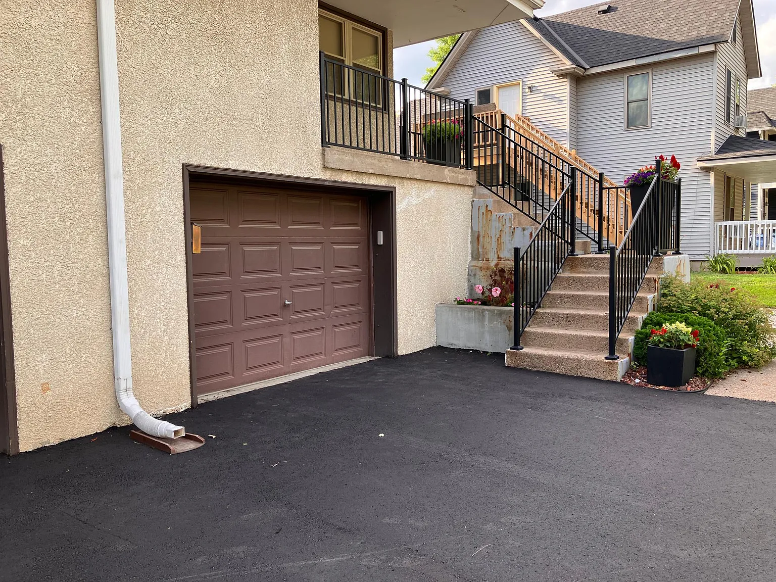 3 bed, 1100 sqft, $1,975 — Photo 2