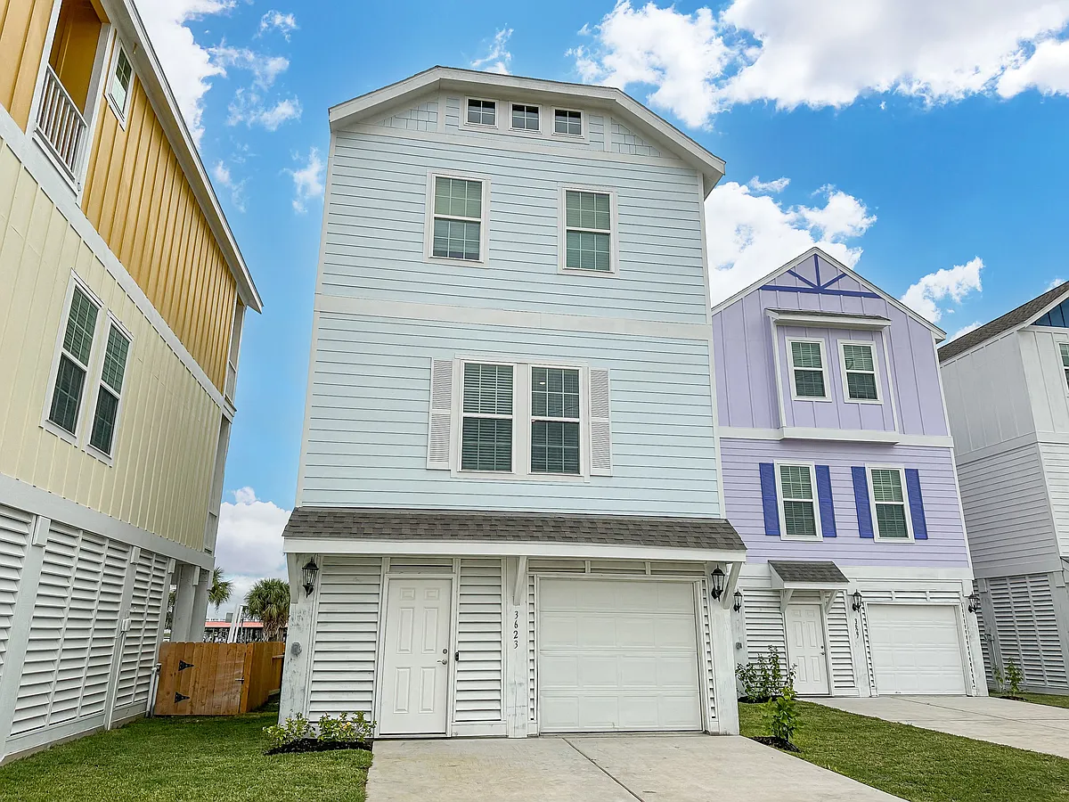Building Photo - Palm Bay Galveston