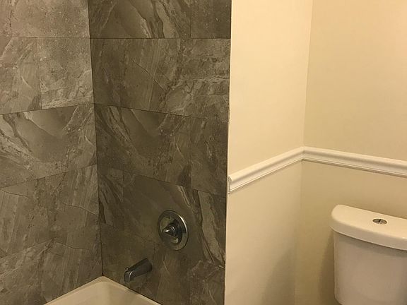 5th image of 111 Glenwood Ave APT 105