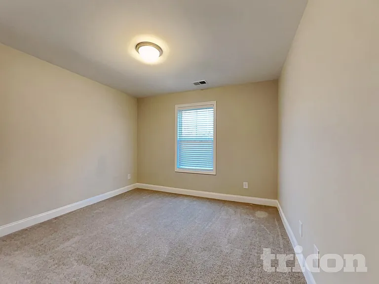 228 Hallmark Cir — Photo 10