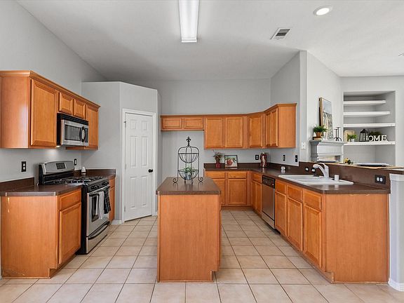 5th image of 104 Laurel Meadow Ct