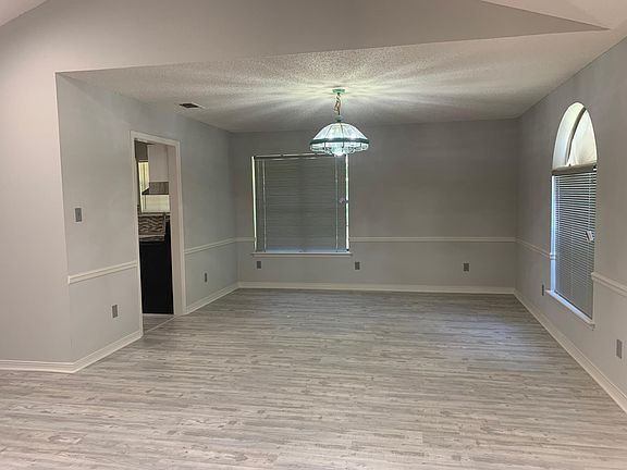 3rd image of 113-115 N Club Dr