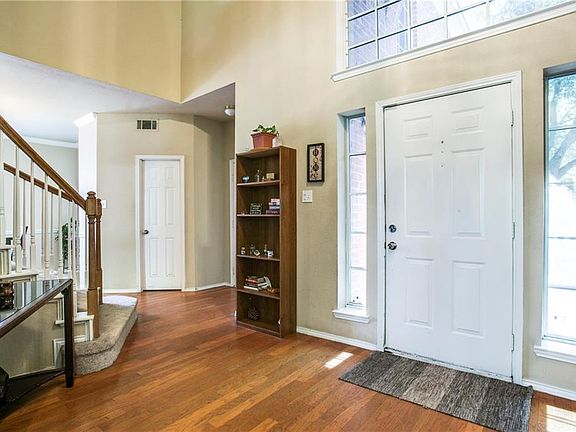 3rd image of 2716 Water Oak Dr
