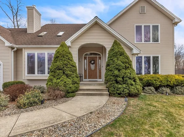 28 Deer Hill Cir, Ludlow, MA 01056