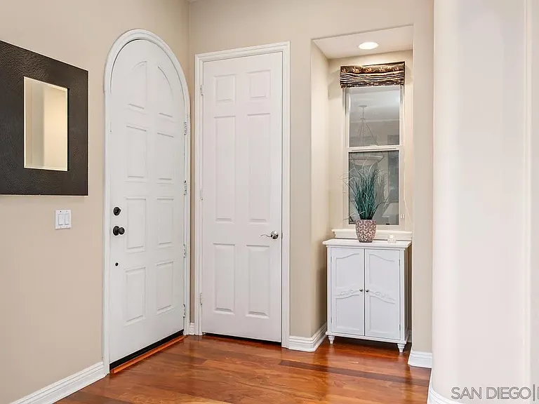 2759 E Bainbridge Rd — Photo 22