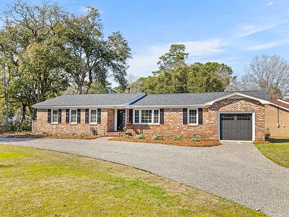 2nd image of 1871 Rugby Ln