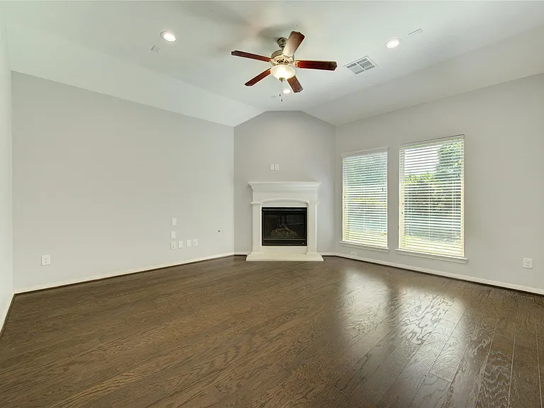 9802 Massanutten Ln — Photo 14