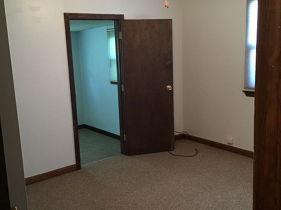 5th image of 916 Knox St
