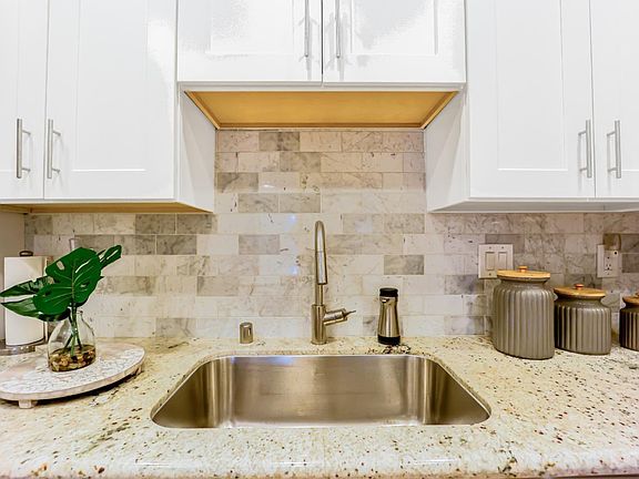 4th image of 142 Sand Hill Cir