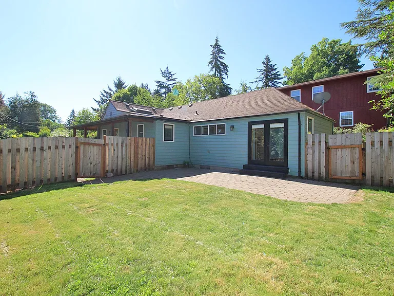 9233 SW Brier Pl — Photo 24