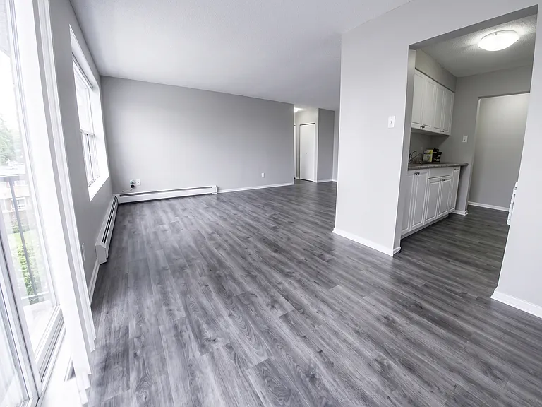 201 Erb St W — Photo 5