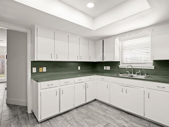 5th image of 15302 Spring Hill Ln #A