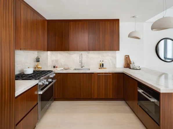 244 East 52nd Street image 4 of 22