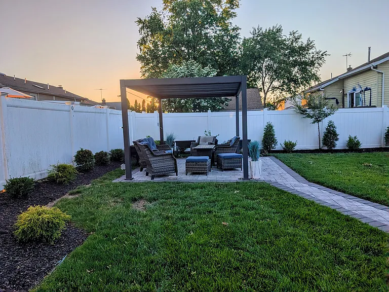 2518 Hawthorne Ave — Photo 9