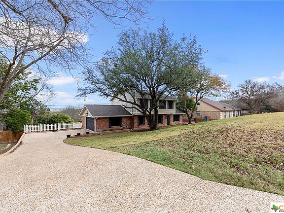 3rd image of 1511 Tanglewood Dr