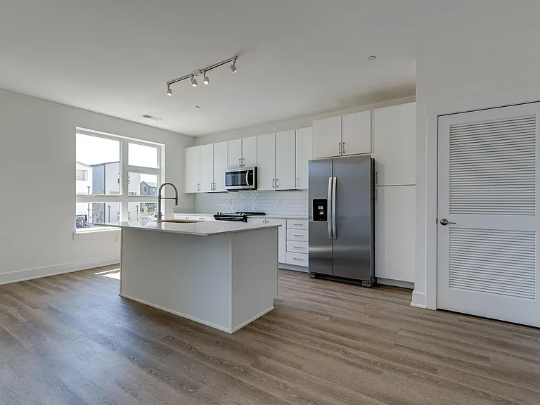 542 Southgate Ave #216 — Photo 6