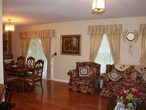 4th image of 852 Lone Oak