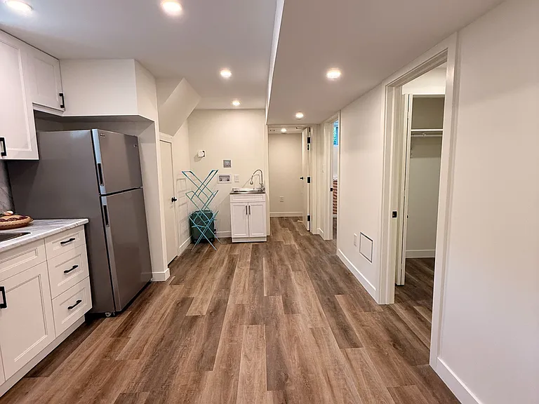 31 Brenlyn Ct #LOWER — Photo 9