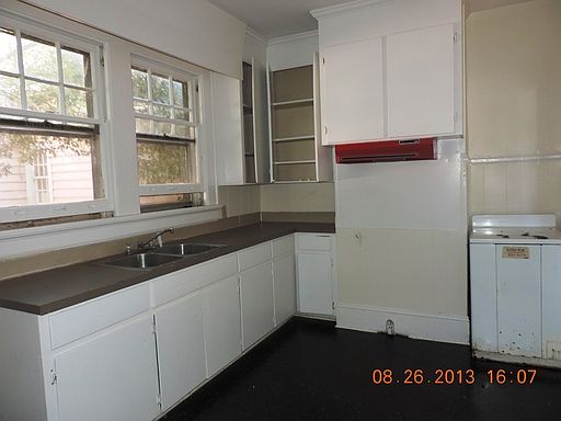 4th image of 532 Park Pl
