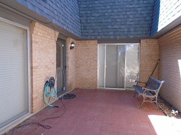 2nd image of 2738 Barrow St