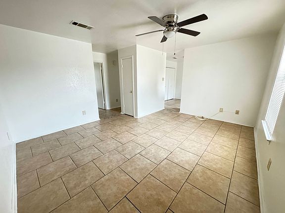 3rd image of 1902 Windward Dr APT B