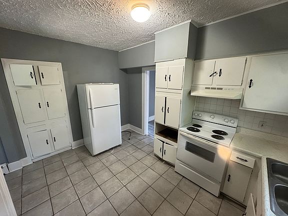 5th image of 2405 N Sheridan Rd #2