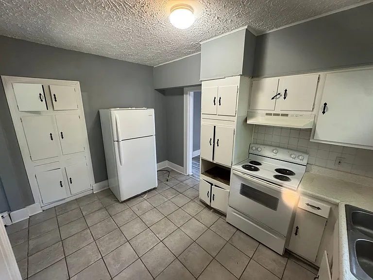 2405 N Sheridan Rd — Photo 5