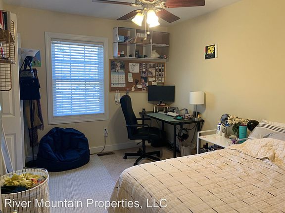 3rd image of 113 Camelot Ct