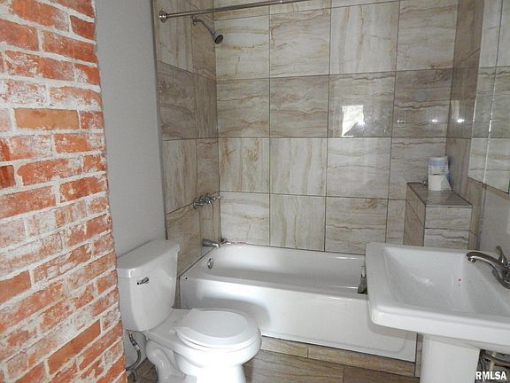 3rd image of 2326 Farnam St