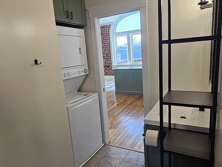 33 N Main St #4 — Photo 6