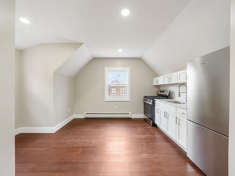 286 N 6th St #3 — Photo 2
