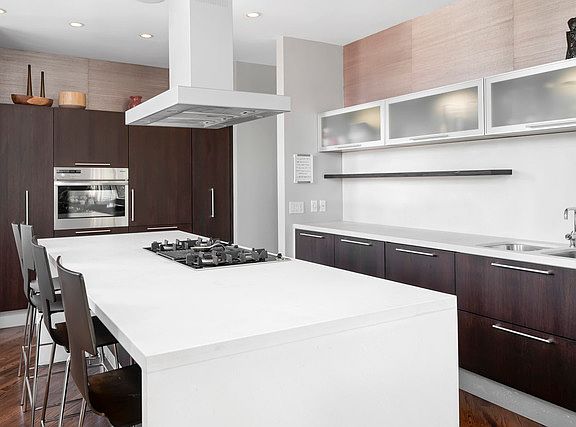 5th image of 1907 N Kenmore Ave #3